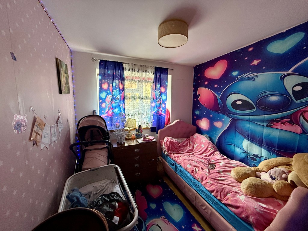 Lot: 113 - SIX FLATS FOR INVESTMENT - Elizabeth House Flat 1 Bedroom two